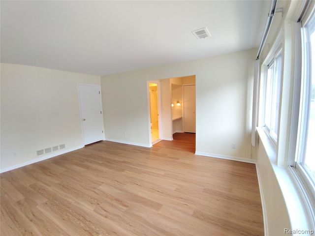 16275 W 9 Mile Road, Southfield, MI 48075