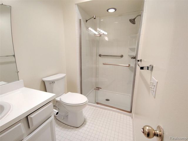 16275 W 9 Mile Road, Southfield, MI 48075