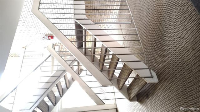 16275 W 9 Mile Road, Southfield, MI 48075