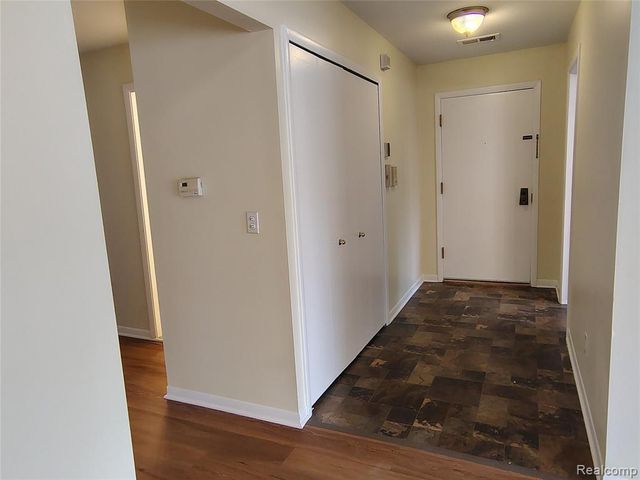 16275 W 9 Mile Road, Southfield, MI 48075