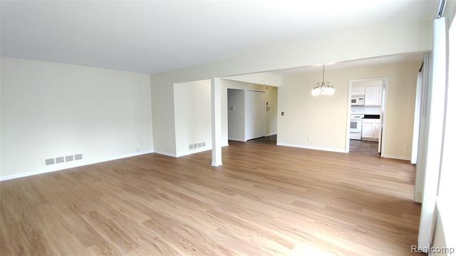 16275 W 9 Mile Road, Southfield, MI 48075