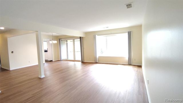 16275 W 9 Mile Road, Southfield, MI 48075