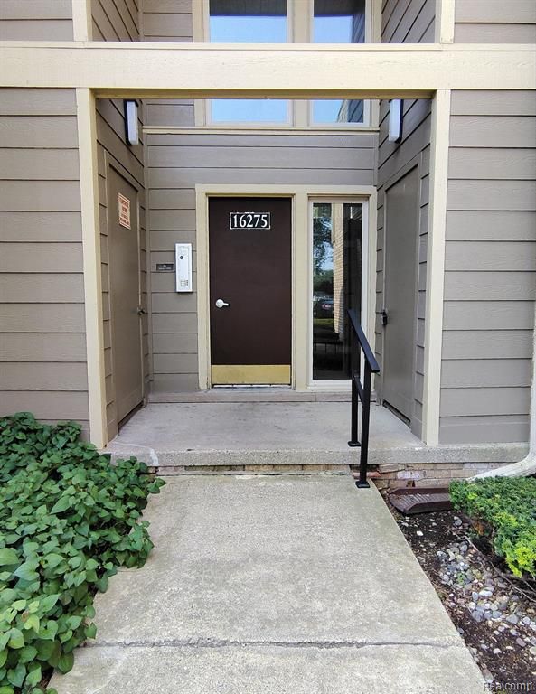 16275 W 9 Mile Road, Southfield, MI 48075