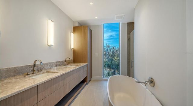 223 GOLDEN GATE POINT 302, Sarasota, FL 34236