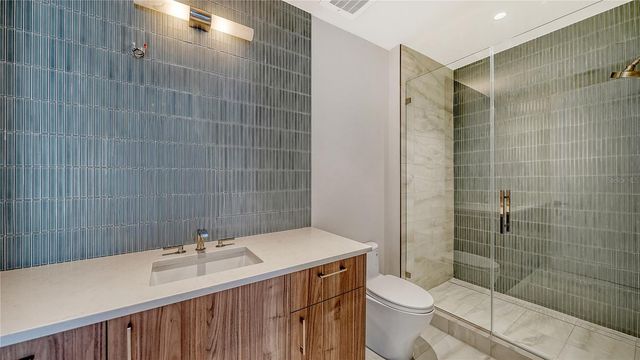 223 GOLDEN GATE POINT 302, Sarasota, FL 34236