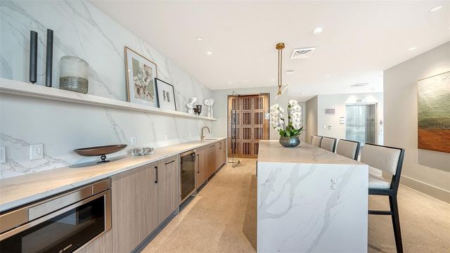 223 GOLDEN GATE POINT 302, Sarasota, FL 34236