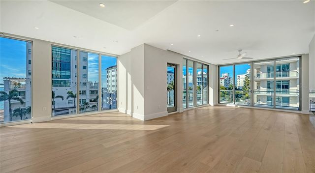 223 GOLDEN GATE POINT 302, Sarasota, FL 34236