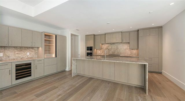 223 GOLDEN GATE POINT 302, Sarasota, FL 34236