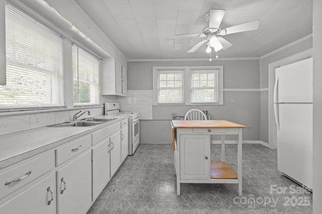 1233 E Cannon Avenue, Albemarle, NC 28001