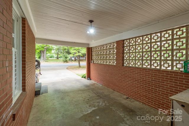 1233 E Cannon Avenue, Albemarle, NC 28001