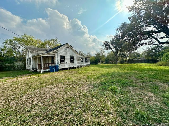505 W Sylvia, Beeville, TX 78102
