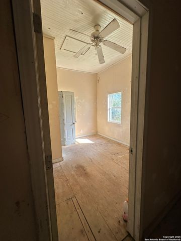 505 W Sylvia, Beeville, TX 78102