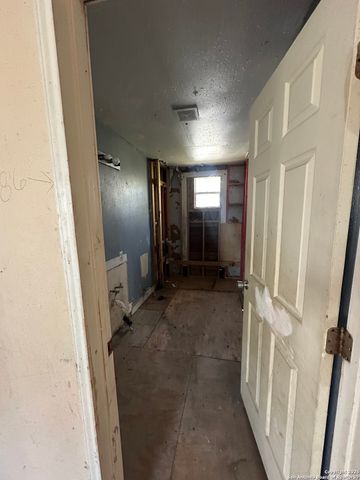 505 W Sylvia, Beeville, TX 78102