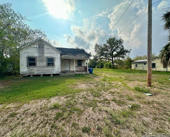 505 W Sylvia, Beeville, TX 78102