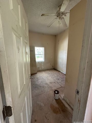 505 W Sylvia, Beeville, TX 78102