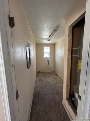 505 W Sylvia, Beeville, TX 78102