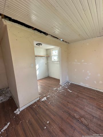 505 W Sylvia, Beeville, TX 78102