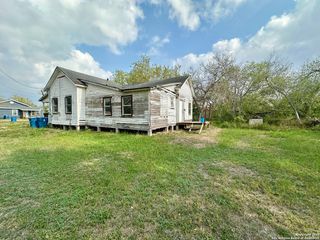 505 W Sylvia, Beeville, TX 78102