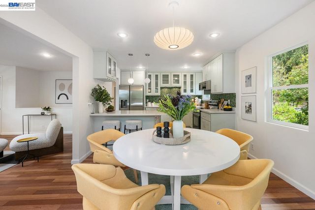 6625 Thornhill Dr, Oakland, CA 94611