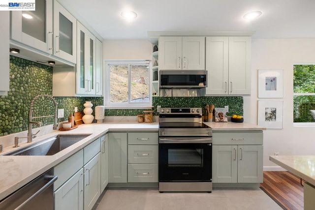 6625 Thornhill Dr, Oakland, CA 94611