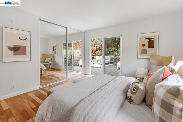 6625 Thornhill Dr, Oakland, CA 94611