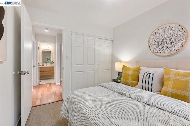 6625 Thornhill Dr, Oakland, CA 94611