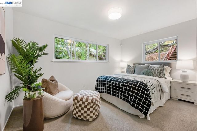 6625 Thornhill Dr, Oakland, CA 94611