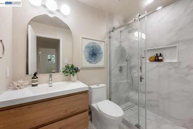 6625 Thornhill Dr, Oakland, CA 94611