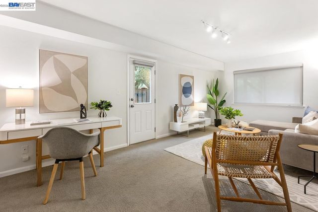 6625 Thornhill Dr, Oakland, CA 94611