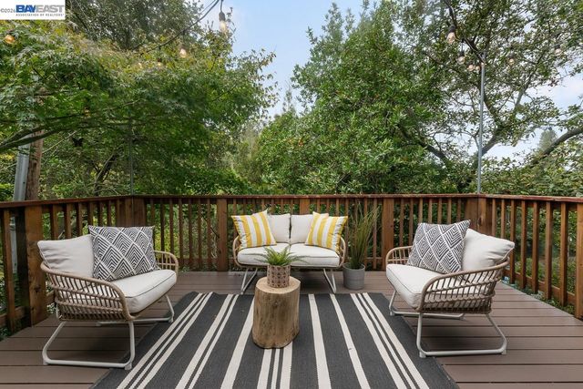 6625 Thornhill Dr, Oakland, CA 94611
