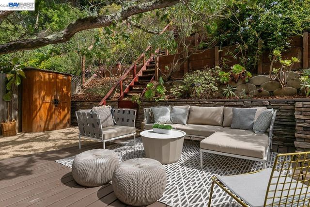 6625 Thornhill Dr, Oakland, CA 94611