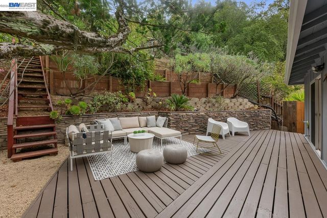 6625 Thornhill Dr, Oakland, CA 94611