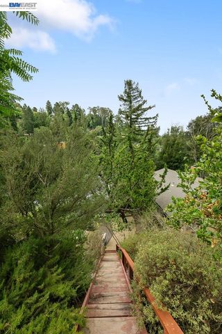 6625 Thornhill Dr, Oakland, CA 94611