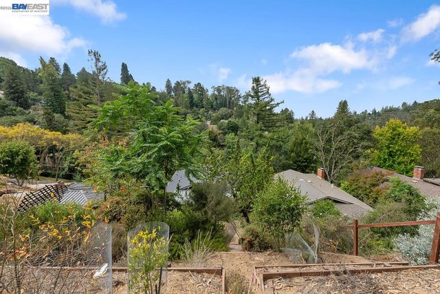 6625 Thornhill Dr, Oakland, CA 94611