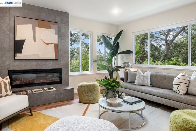 6625 Thornhill Dr, Oakland, CA 94611