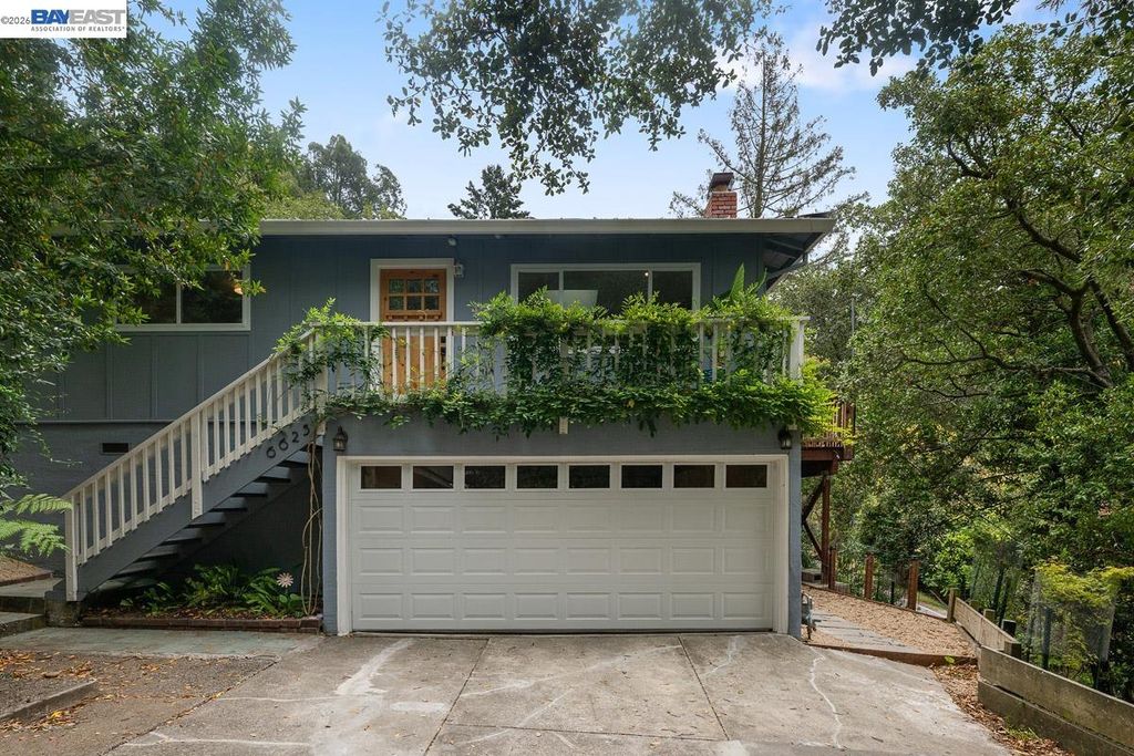 6625 Thornhill Dr, Oakland, CA 94611