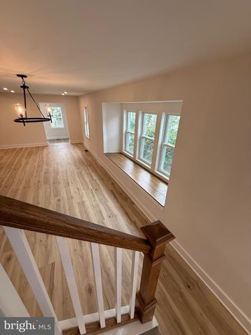 12 PAGE AVE, Barrington, NJ 08007