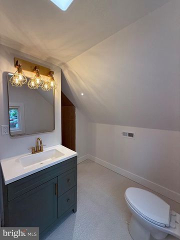 12 PAGE AVE, Barrington, NJ 08007