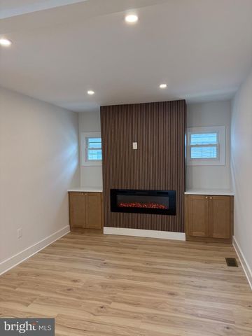 12 PAGE AVE, Barrington, NJ 08007