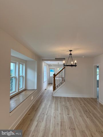 12 PAGE AVE, Barrington, NJ 08007