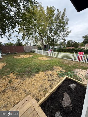 12 PAGE AVE, Barrington, NJ 08007