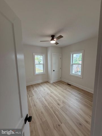 12 PAGE AVE, Barrington, NJ 08007