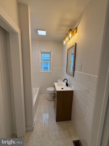 12 PAGE AVE, Barrington, NJ 08007