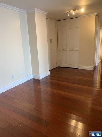 200 Winston Drive C2611, Cliffside Park, NJ 07010