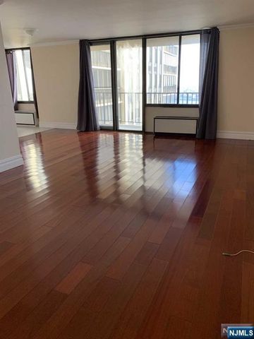 200 Winston Drive C2611, Cliffside Park, NJ 07010