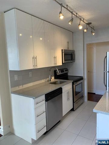 200 Winston Drive C2611, Cliffside Park, NJ 07010