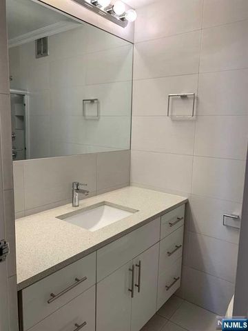 200 Winston Drive C2611, Cliffside Park, NJ 07010