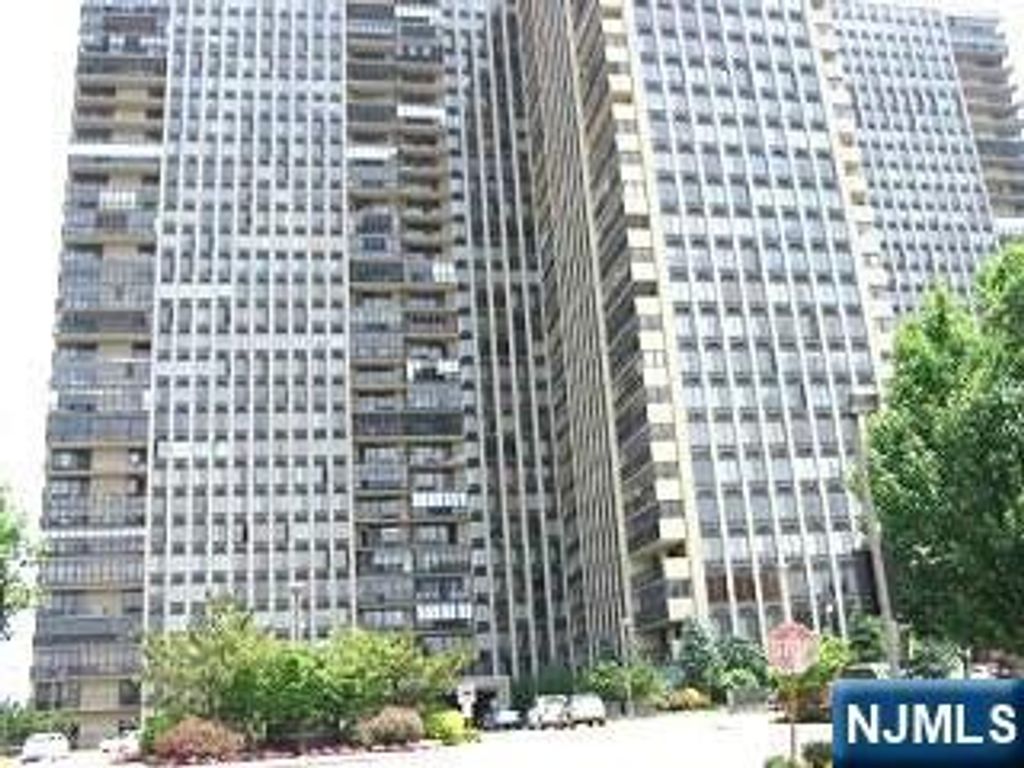 200 Winston Drive C2611, Cliffside Park, NJ 07010