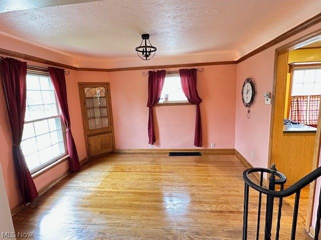 16613 Laverne Avenue, Cleveland, OH 44135