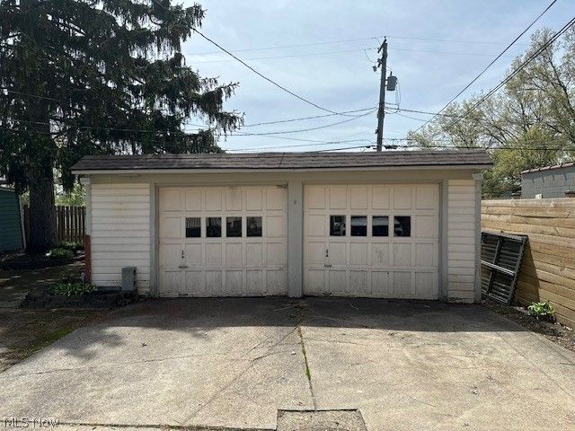 16613 Laverne Avenue, Cleveland, OH 44135